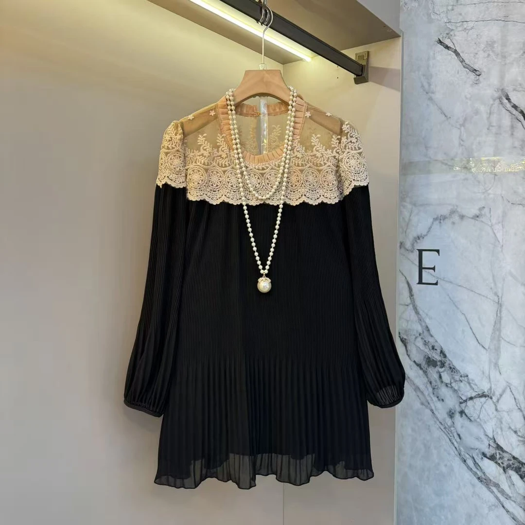 2025秋款高级通勤风圆领显瘦蕾丝拼接设计气质轻熟时尚上衣688