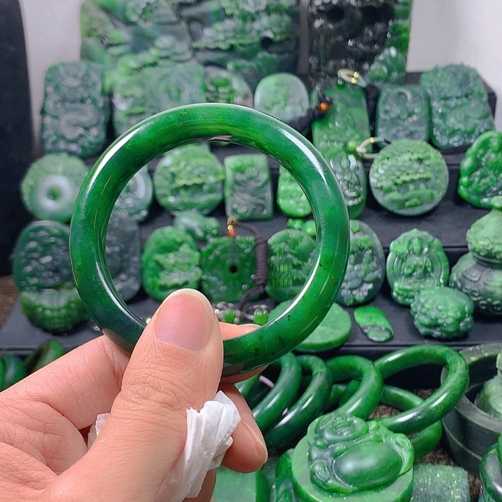 新***工和田玉（碧玉）未镶嵌珠宝奇石