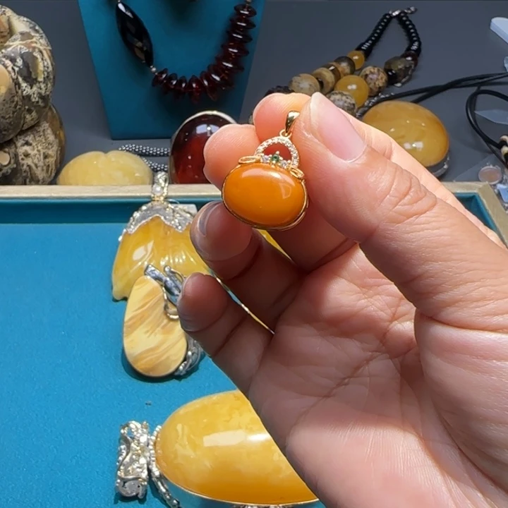 琥珀未镶嵌颈饰波兰设计款琥珀蜜蜡