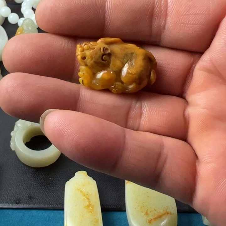 和田玉未镶嵌颈饰鱼**娱