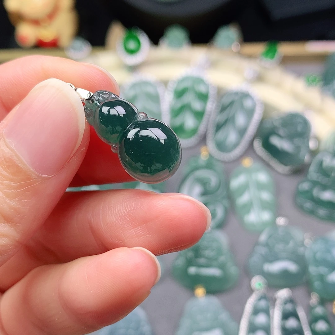 翡翠未镶嵌颈饰吊坠