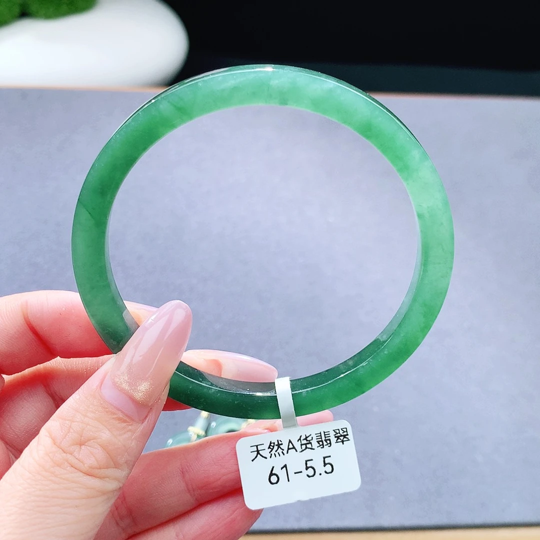 未镶嵌手镯（圆镯）翡翠