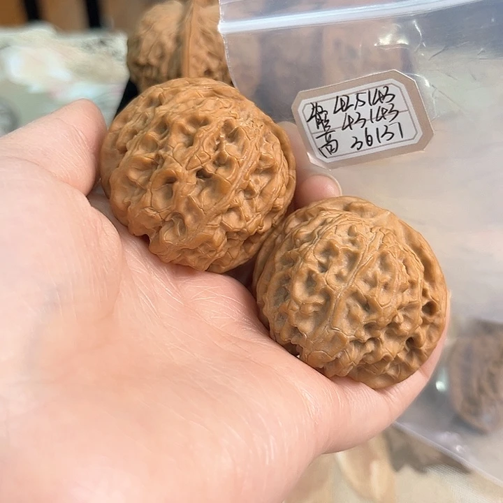 文玩核桃把件苹果园