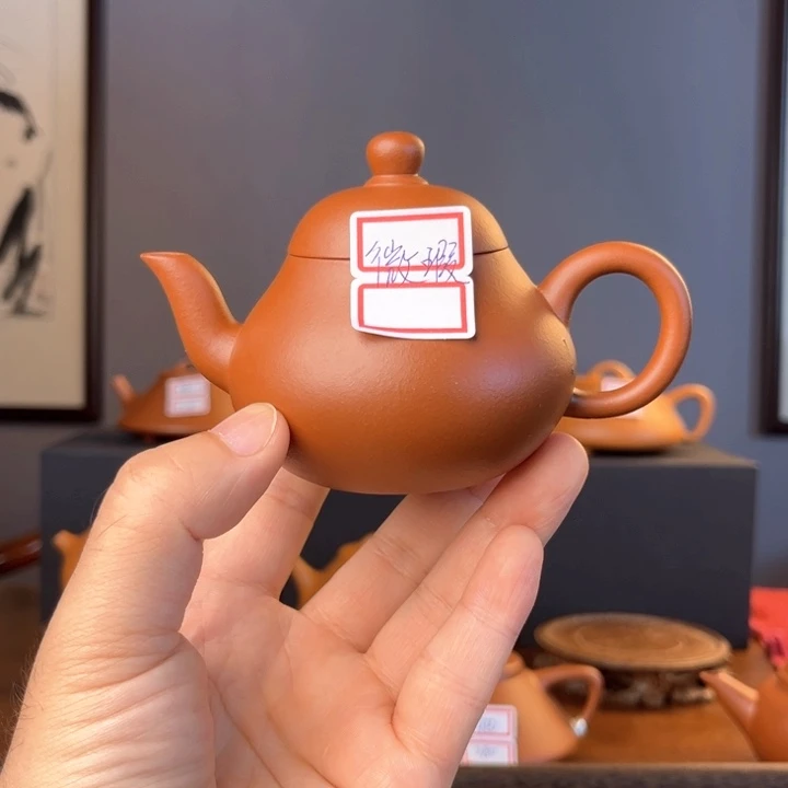 茶壶紫砂老****。微瑕梨形壶 半手工制作 生砂朱泥