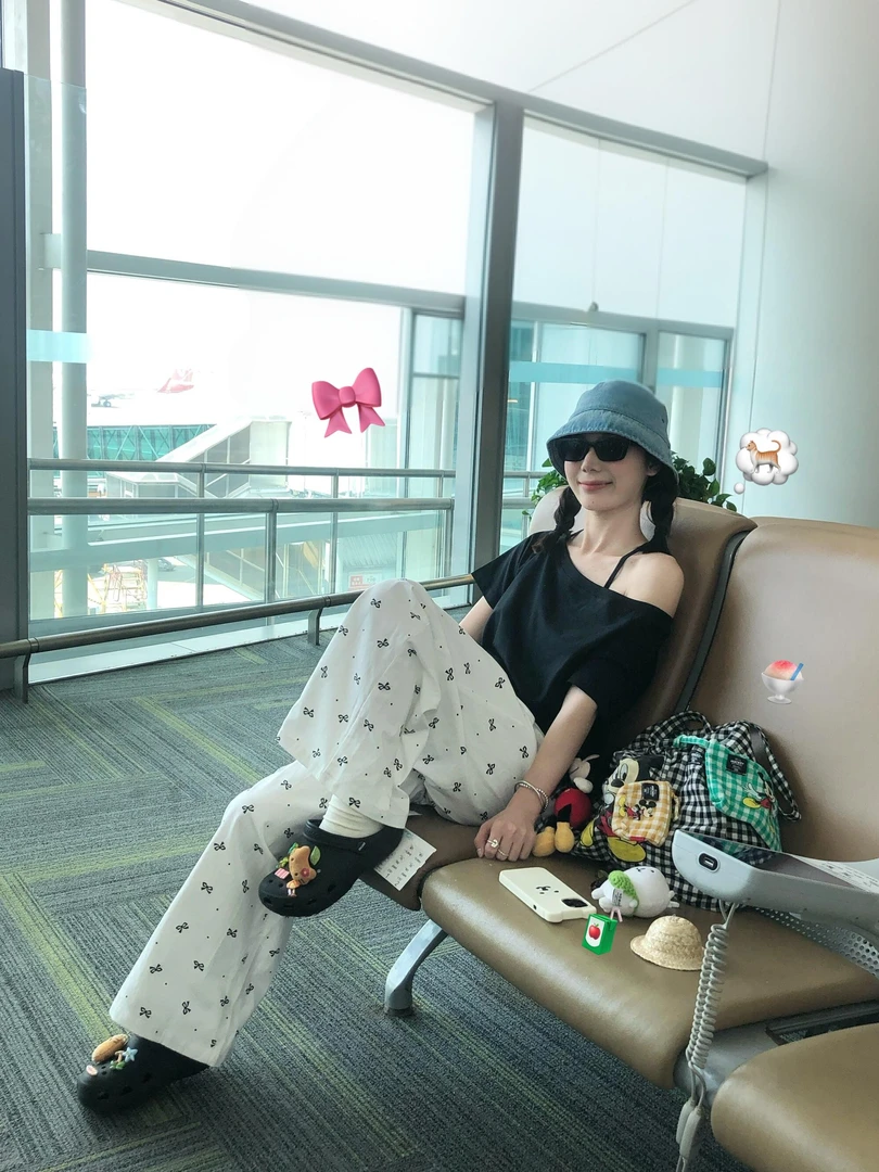 【舒适主义】夏季2025新款露肩黑色上衣高腰蝴蝶结印花休闲长裤套装