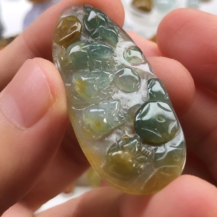 翡翠未镶嵌颈饰翡翠