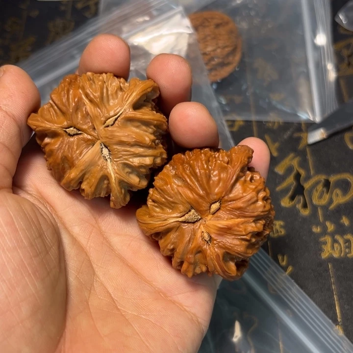 文玩核桃吊坠娃*鱼白狮子拼接瑕疵不退不换