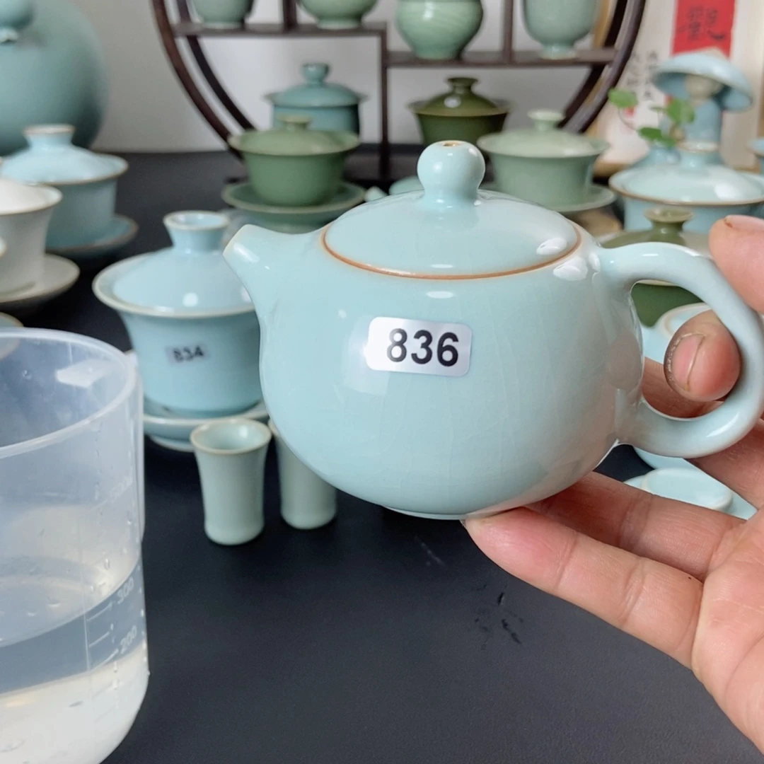 微瑕天青釉手工小西施壶