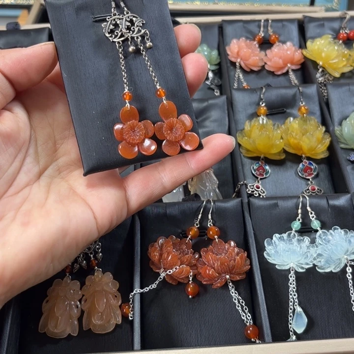 蛇纹石玉合金耳饰