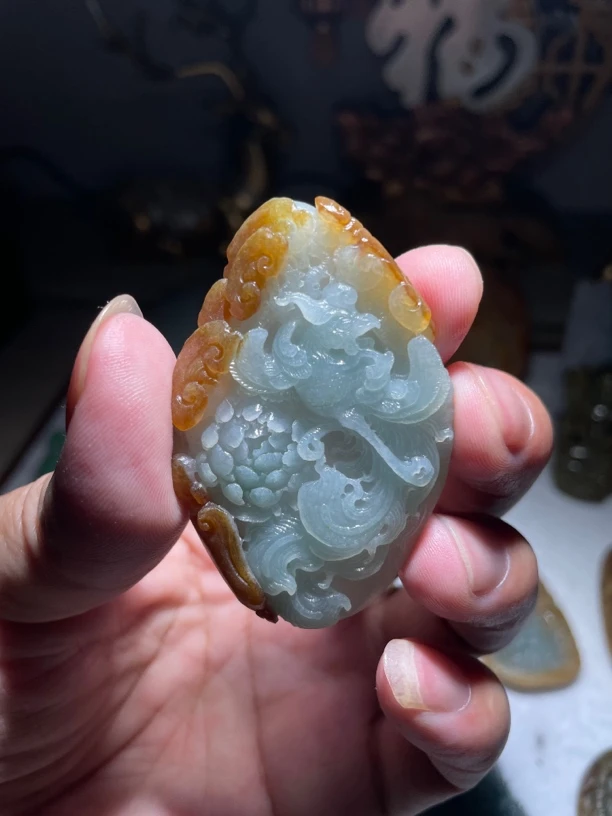 天然翡翠A货凤朝牡丹