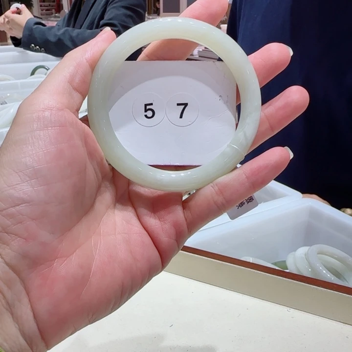 和田玉未镶嵌手镯315