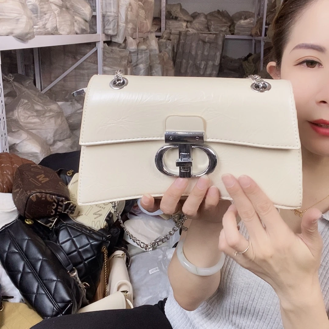 蚕丝小牛剖层皮革PU