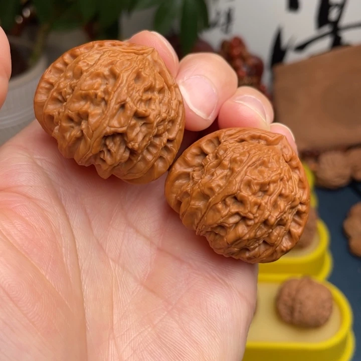 文玩核桃把件三角白38