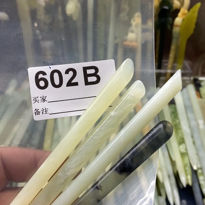 透闪石-蛇纹石玉发饰未镶嵌司*?