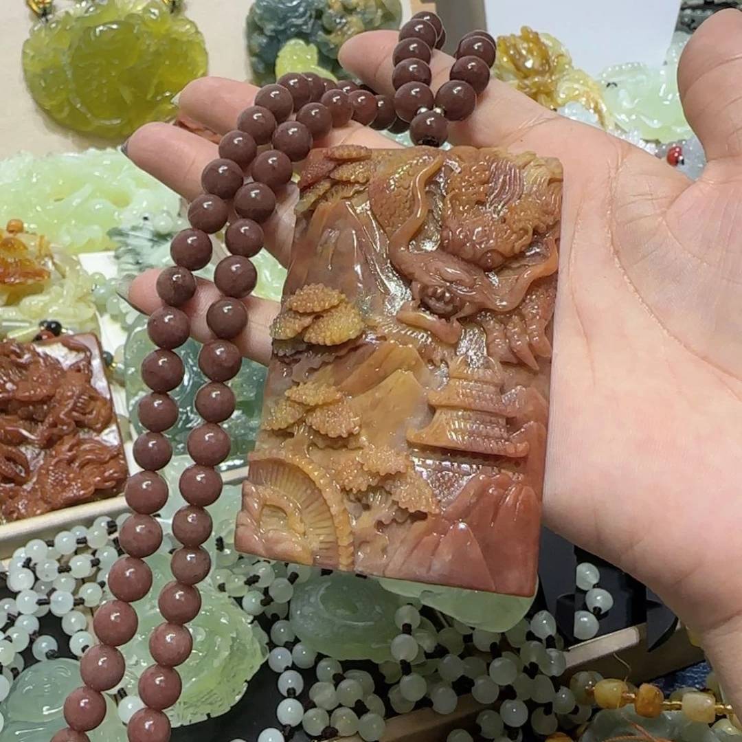 未镶嵌蛇纹石玉吊坠