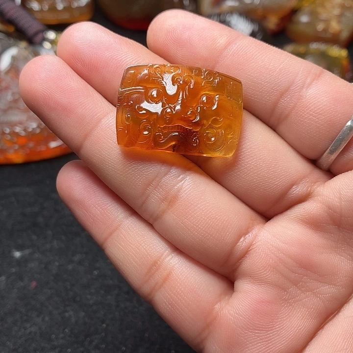 琥珀未镶嵌颈饰197