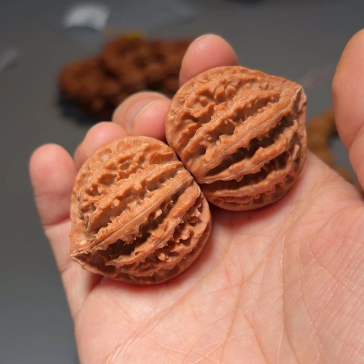 若***破文玩核桃吊坠西瓜7196