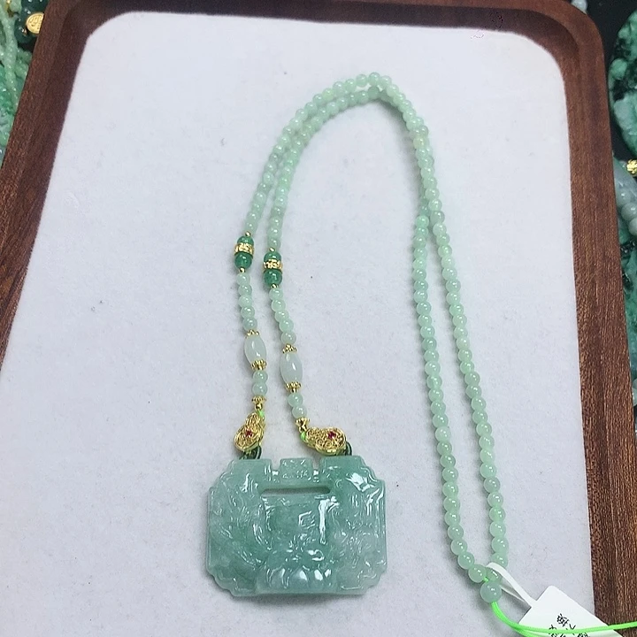 翡翠颈饰未镶嵌吊坠