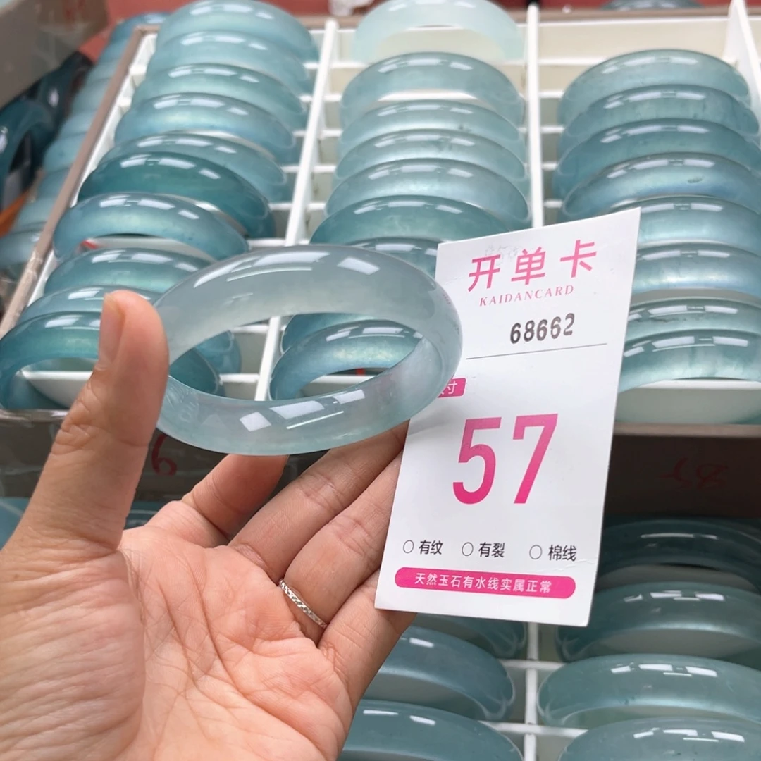 小***5未镶嵌手镯石英质玉