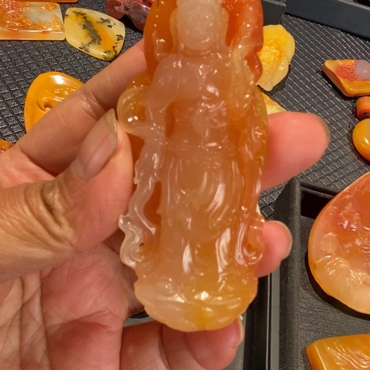 石英质玉（黄龙玉）足铂镶嵌颈饰