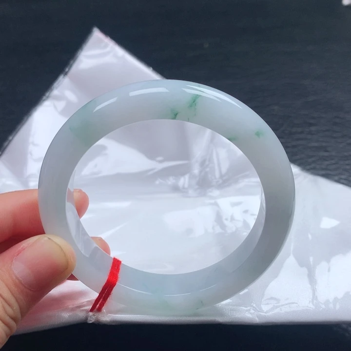 翡翠手镯未镶嵌55圈