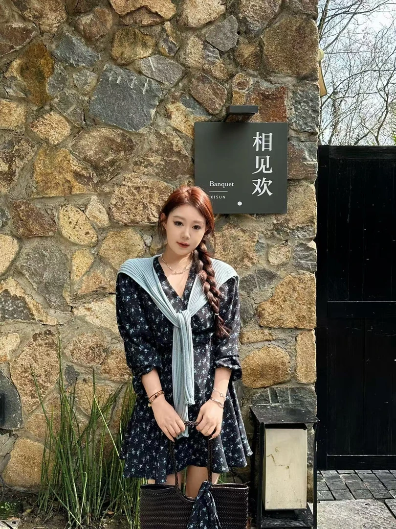 琪琪怪怪大码女装【可可里少女】复古碎花显瘦V领连衣裙D16571QTQ
