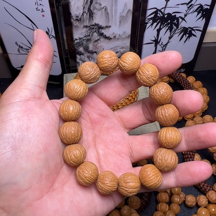 文玩核桃手串风雨
