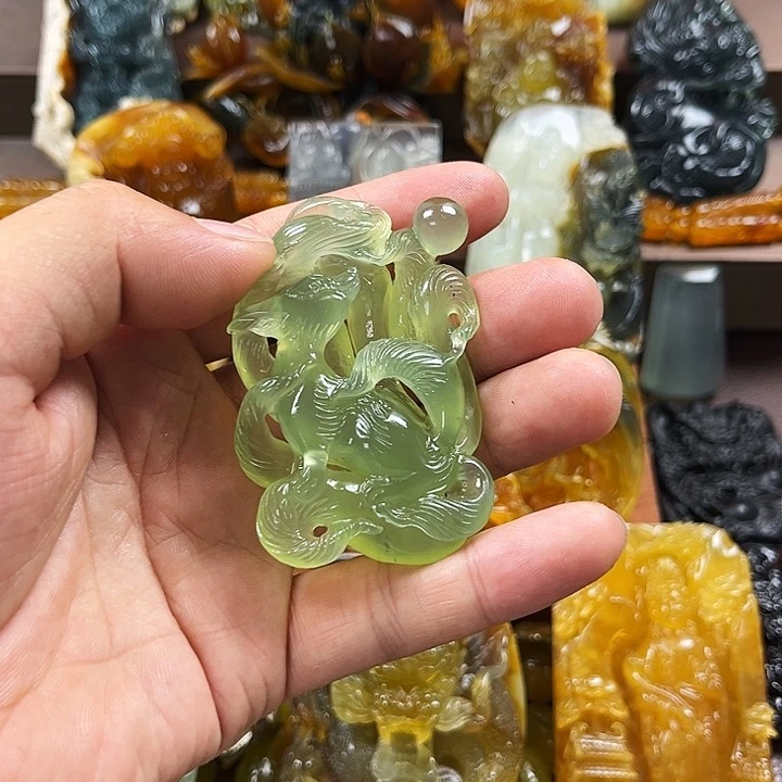 蛇纹石玉未镶嵌颈饰