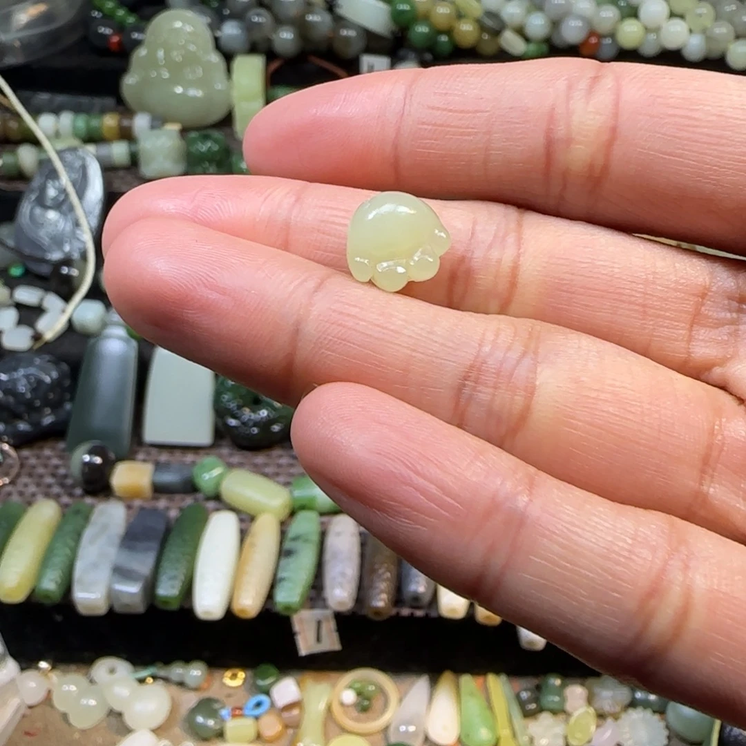 和田玉未镶嵌颈饰猫爪爪