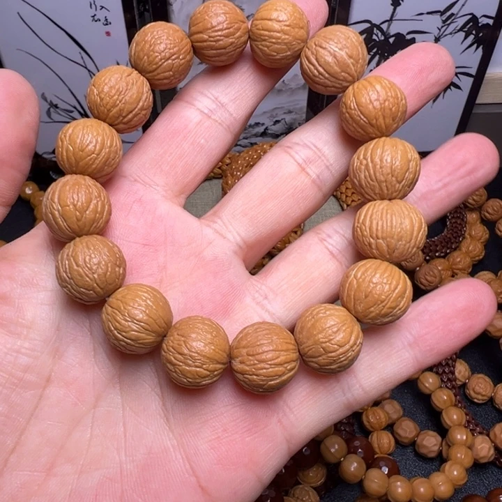 文玩核桃手串风雨