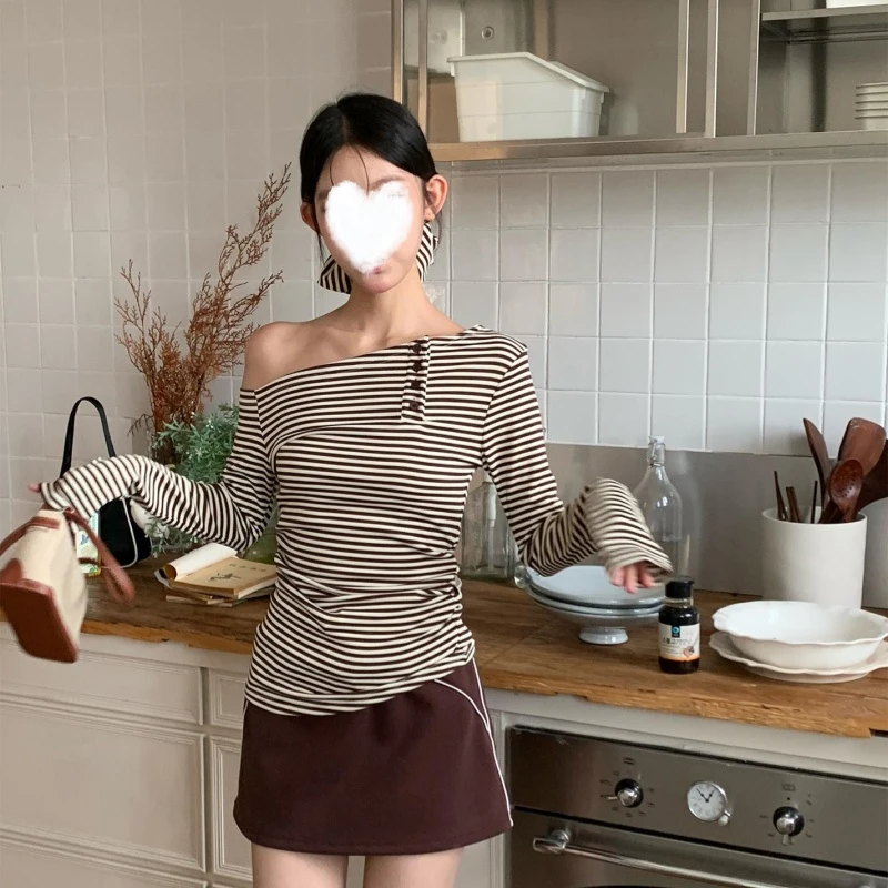 YIDENG2025秋季新款斜扣领一字肩条纹捏褶腰打底衫T恤修身女上衣