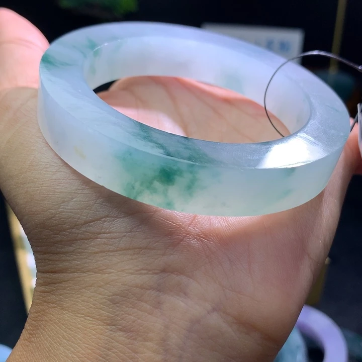定制翡翠未镶嵌翡翠手镯
