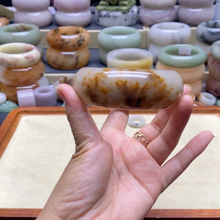 猫***米未镶嵌手镯石英岩玉