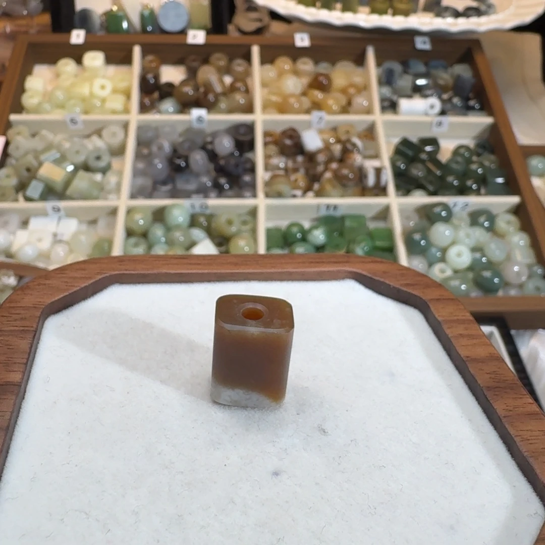 小****和田玉（糖玉）未镶嵌颈饰不退换