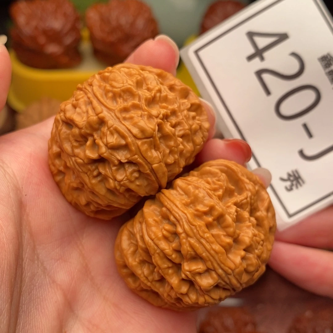 桃核把件白狮40……