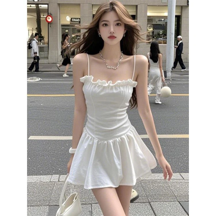 白色方领吊带木耳花边褶皱连衣裙子女装千金名媛气质收腰性感短裙