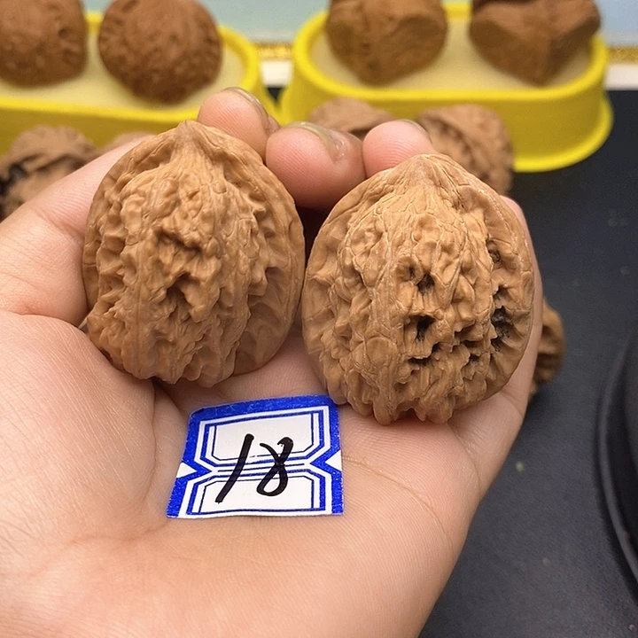 文玩核桃把件36赤龙鸡心