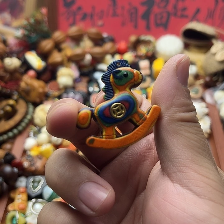 非金属彩虹木马吊坠