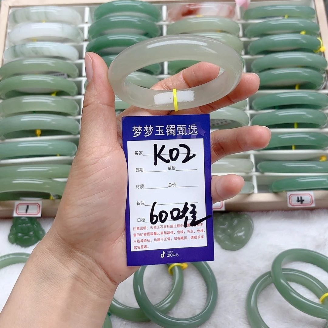 石英质玉手镯未镶嵌M*?