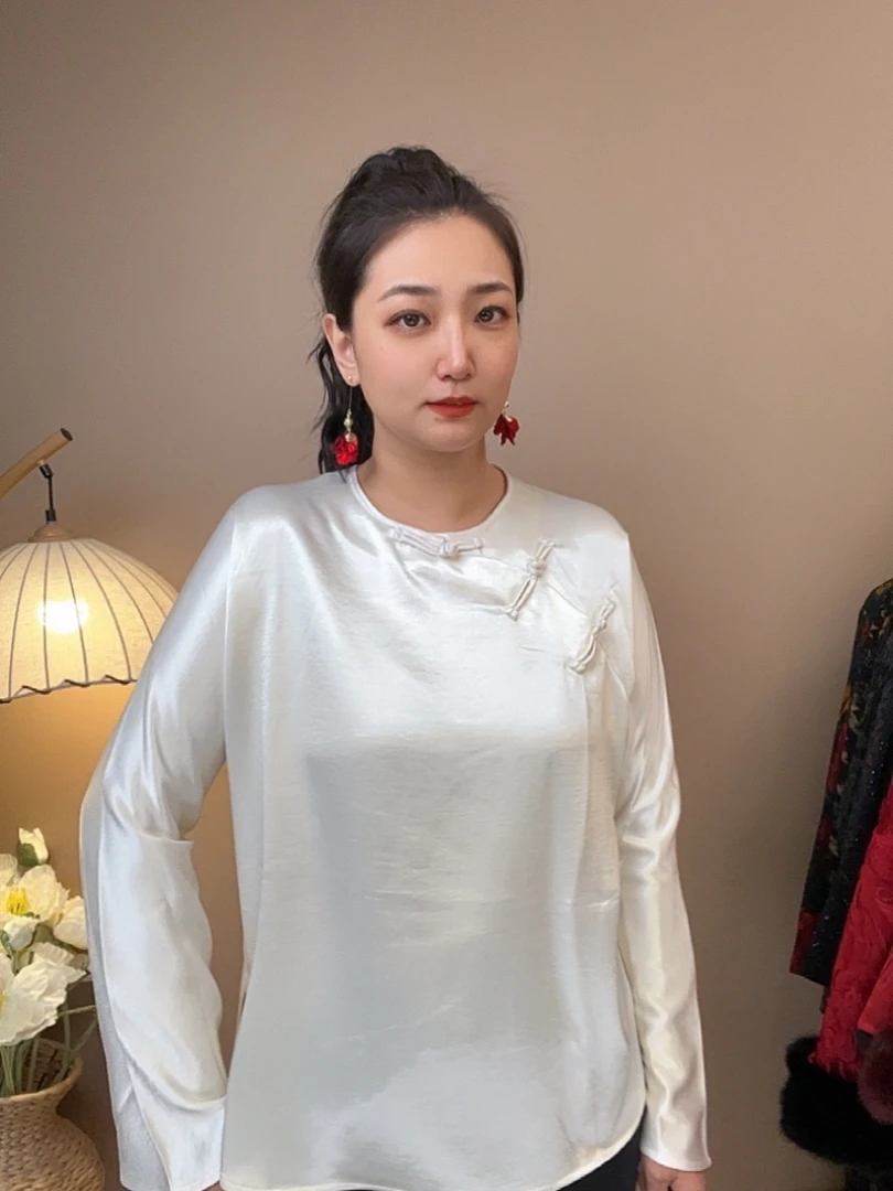 (现货)炎闪闪(露华浓)新中式肌理感光泽打底衫