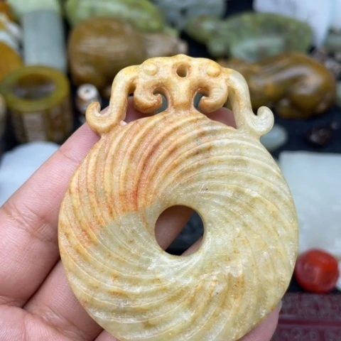 蛇纹石玉未镶嵌颈饰7