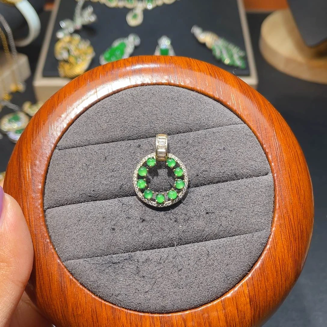 和***豆翡翠银S925镶嵌颈饰