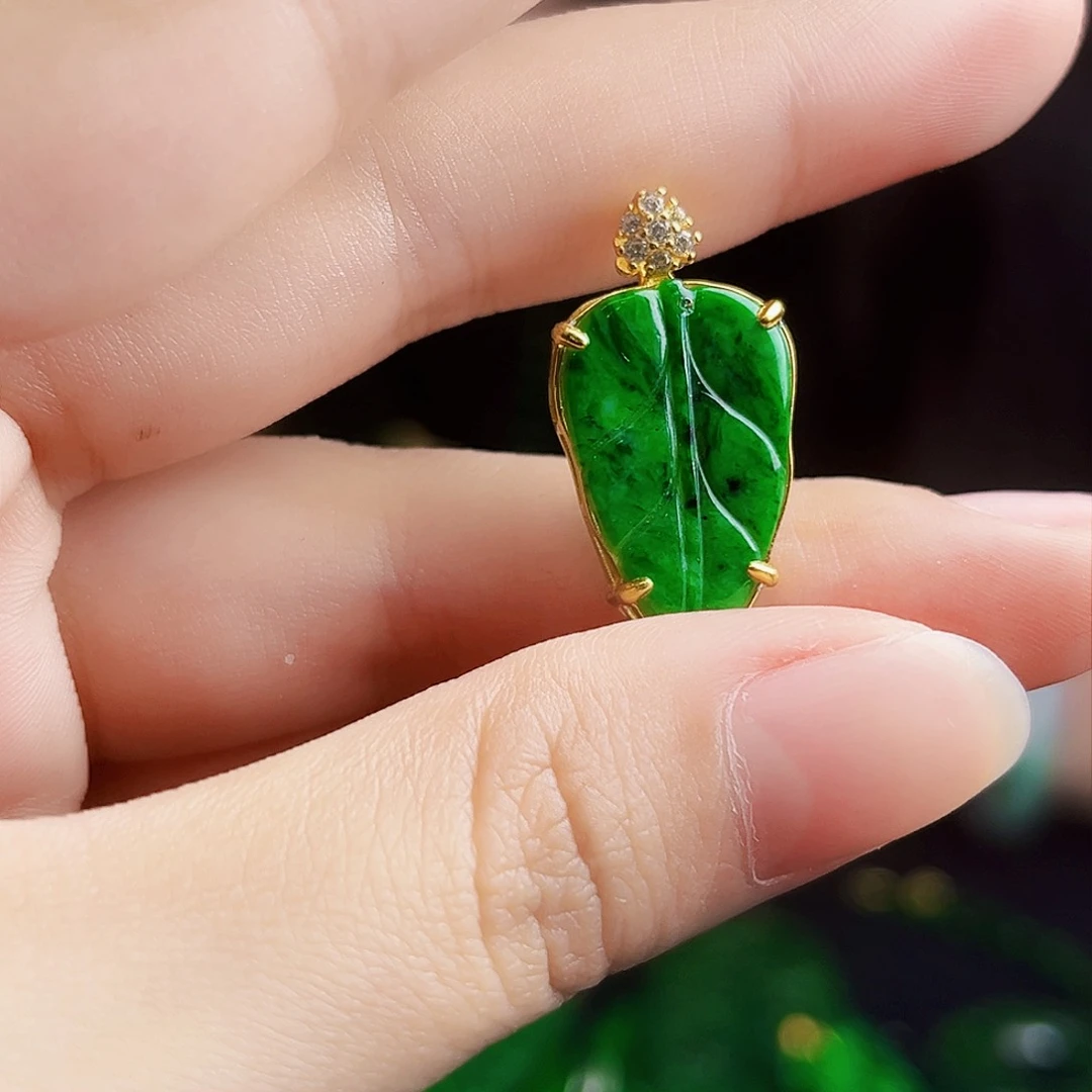 颈饰银S925镶嵌翡翠多样性