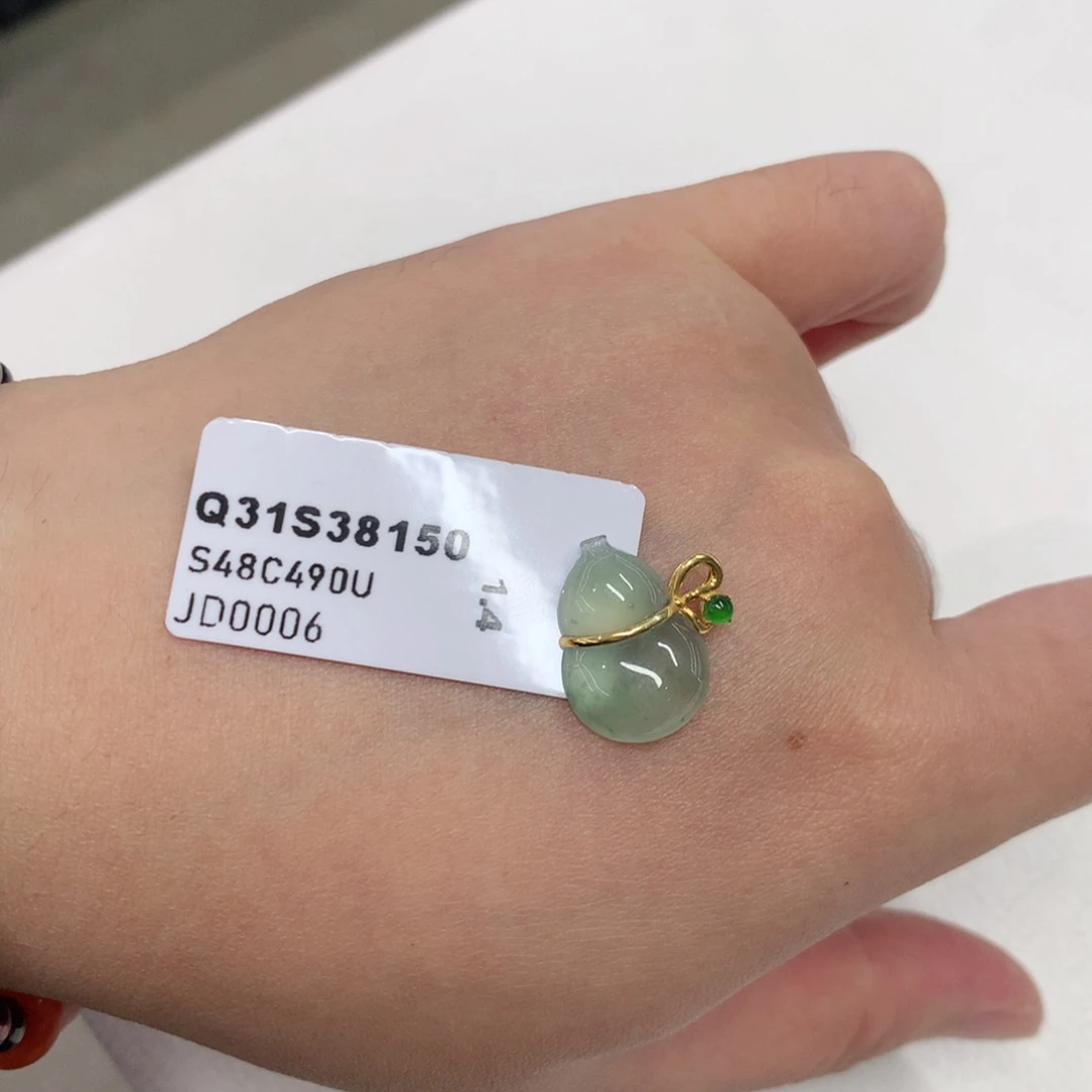 颈饰18K金镶嵌翡翠