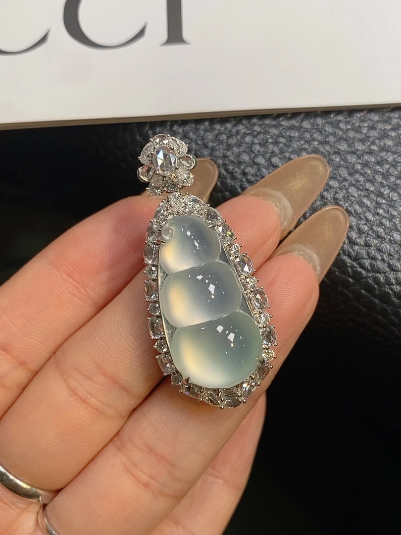 【伊玥珠宝】天然缅甸翡翠a货福豆吊坠