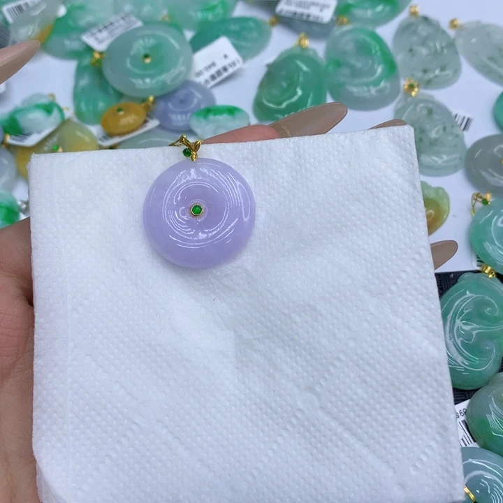 余***生颈饰18K金镶嵌翡翠11111111111