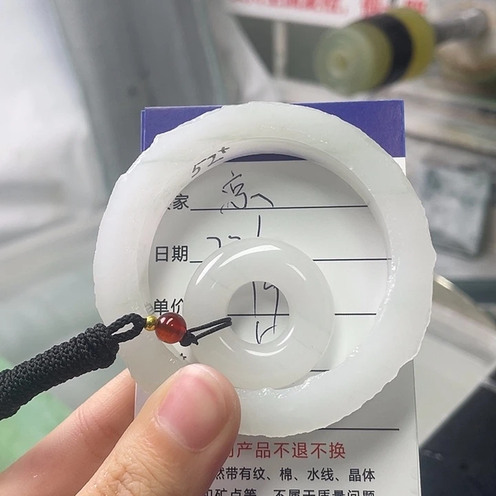 凉***天未镶嵌手镯石英质玉定制