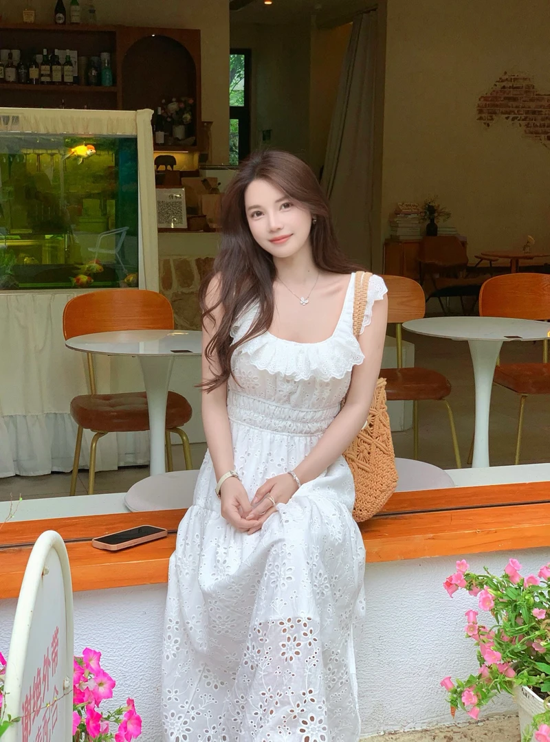 小众设计法式度假风连衣裙U领露背刺绣长裙