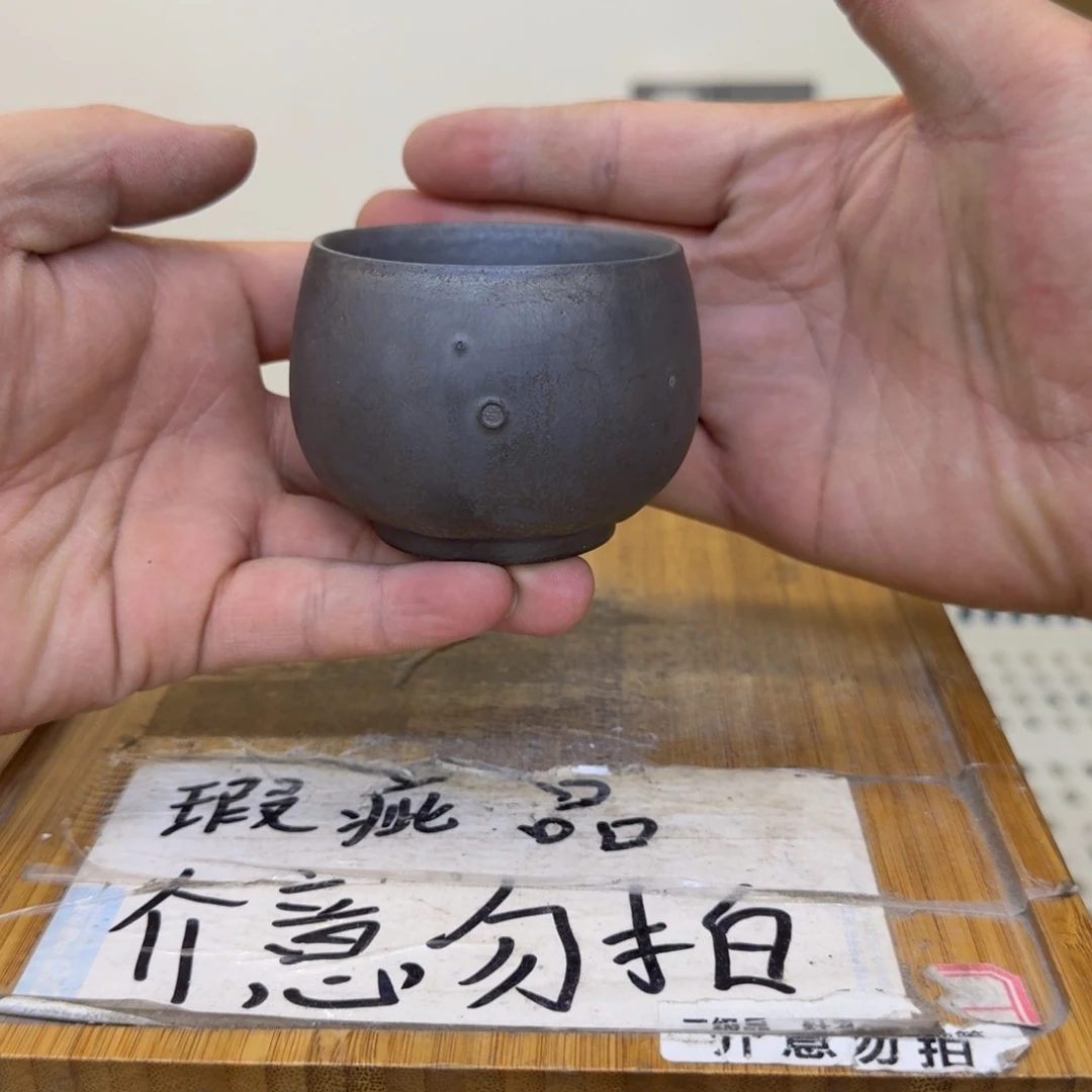 微瑕疵介意勿拍陶瓷器皿M气泡介意勿拍。