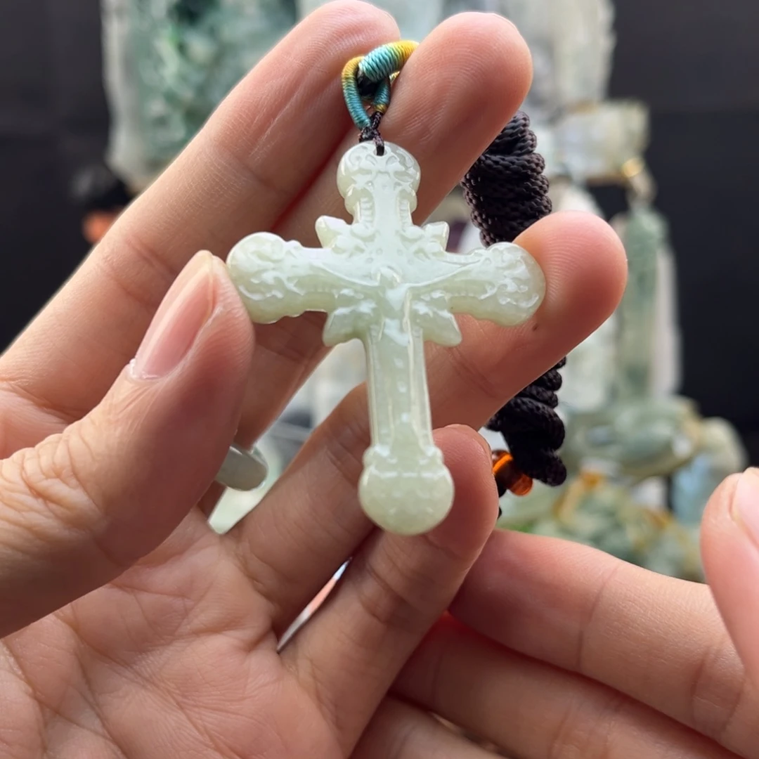 翡翠未镶嵌颈饰十字架